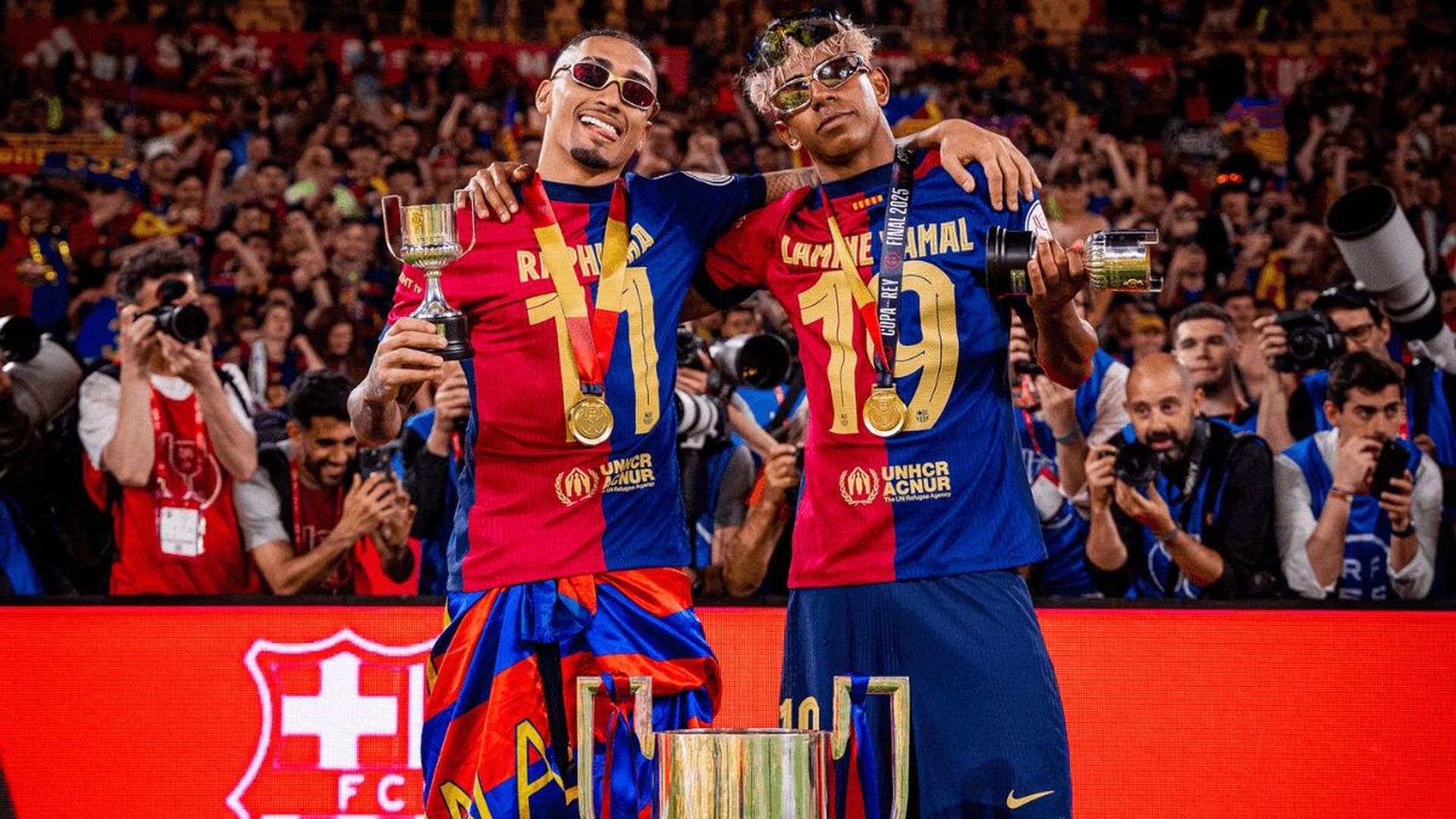raphinha_y_lamine_yamal_celebran_el_titulo_de_copa_foto_fcb_001.png