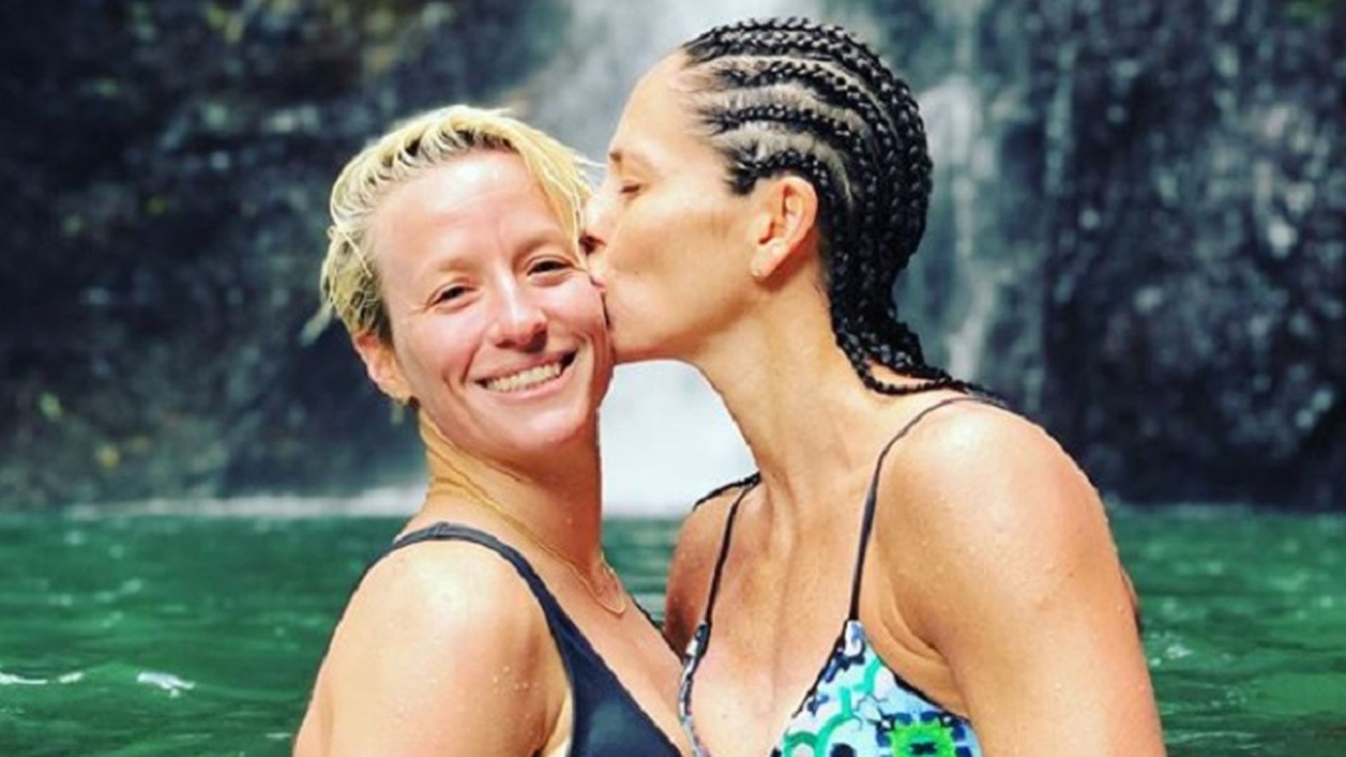 rapinoe_posa_en_una_foto_con_su_pareja_001.jpg rapinoe_posa_en_una_foto_con_su_pareja_001.jpg