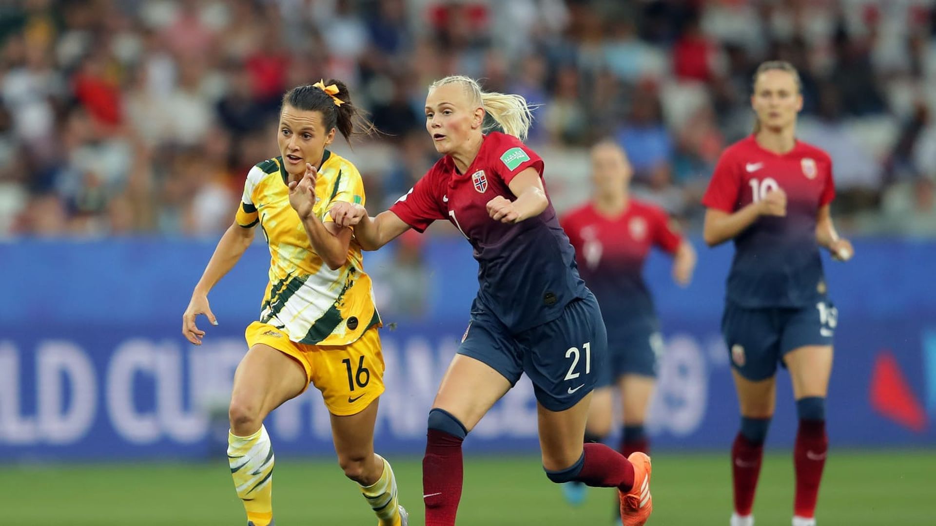 raso_y_saevik_pelean_por_un_balon__001.jpg raso_y_saevik_pelean_por_un_balon__001.jpg