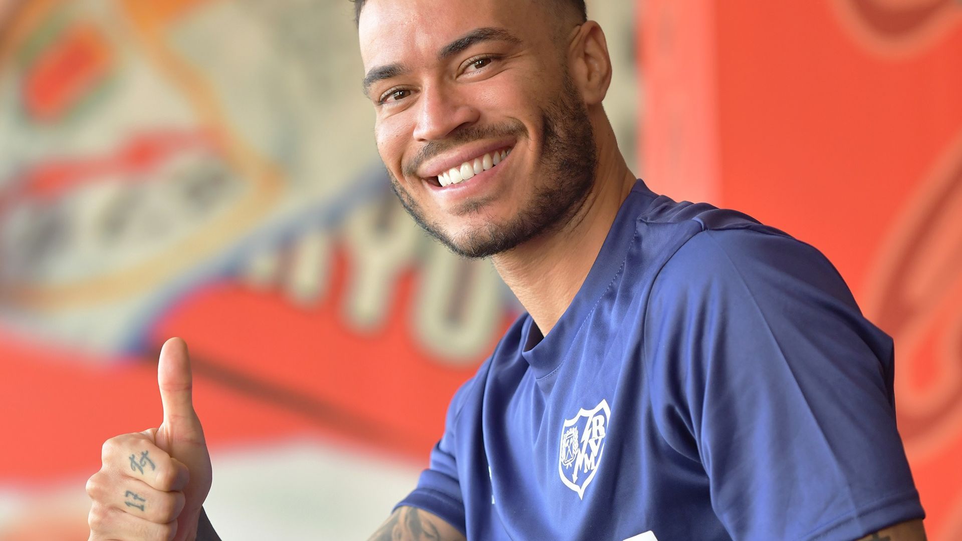 raul_de_tomas_en_las_instalaciones_del_rayo_vallecano_foto_rv_001.jpg raul_de_tomas_en_las_instalaciones_del_rayo_vallecano_foto_rv_001.jpg