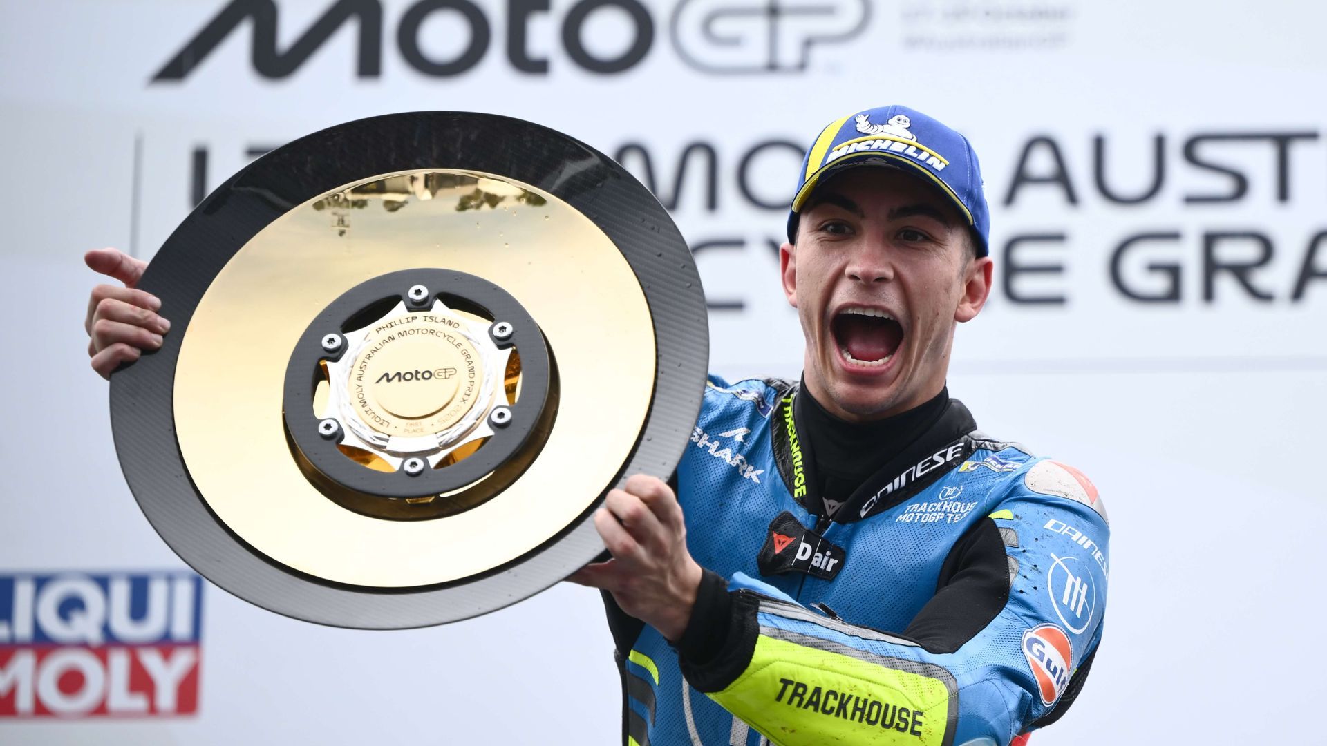 raul_fernandez_celebra_su_victoria_en_el_gran_premio_de_australia_foto_efe_001.jpg raul_fernandez_celebra_su_victoria_en_el_gran_premio_de_australia_foto_efe_001.jpg