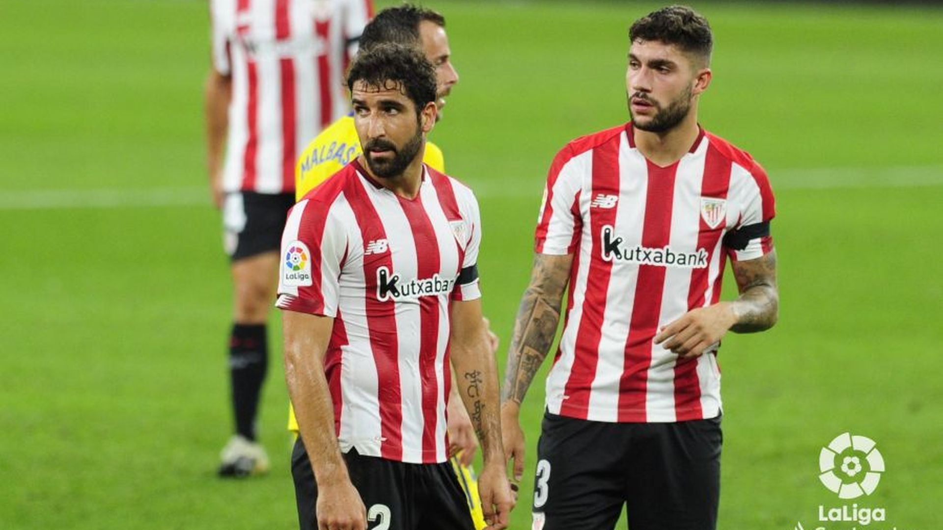 raul_garcia_y_unai_nunez_durante_el_athletic_cadiz_foto_laligaathletic_cadiz_foto_lali.jpeg