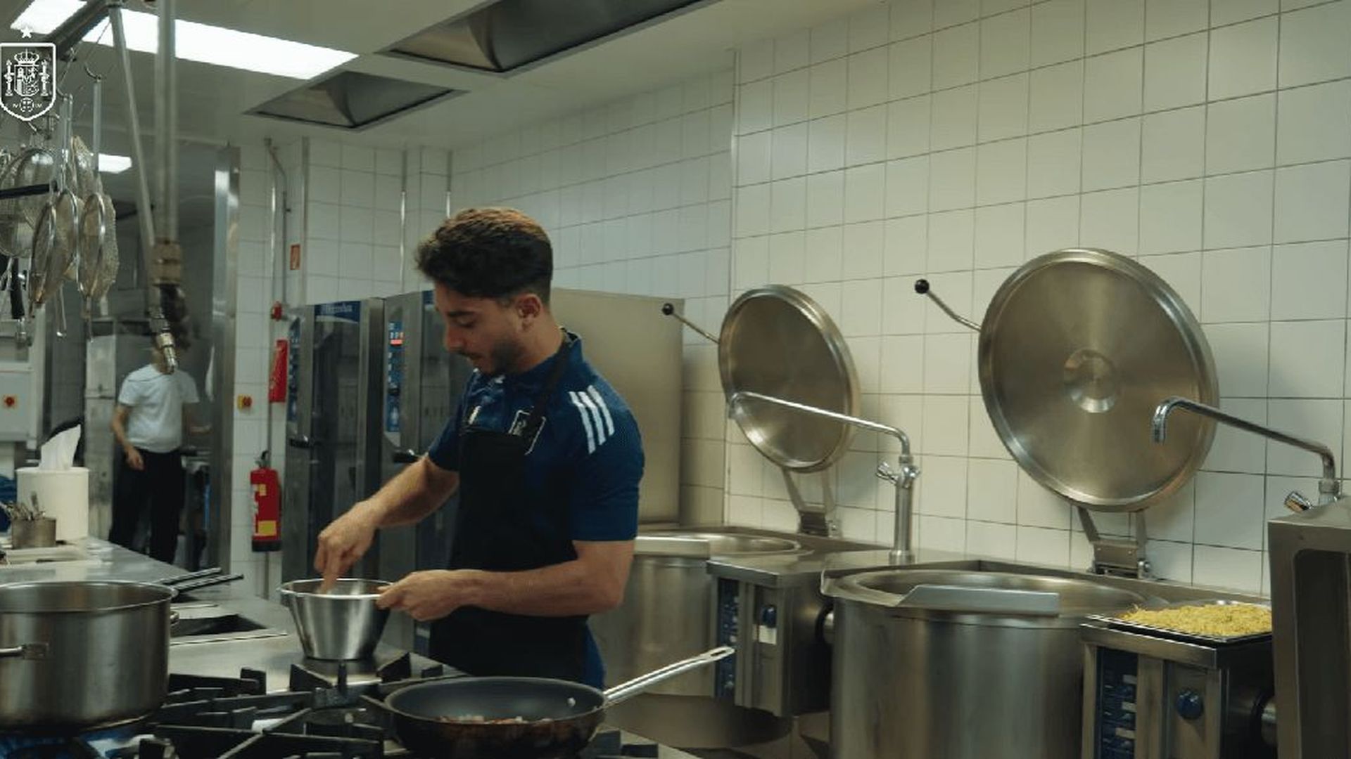 raul_moro_cocinando_con_la_sub_21_001.png raul_moro_cocinando_con_la_sub_21_001.png