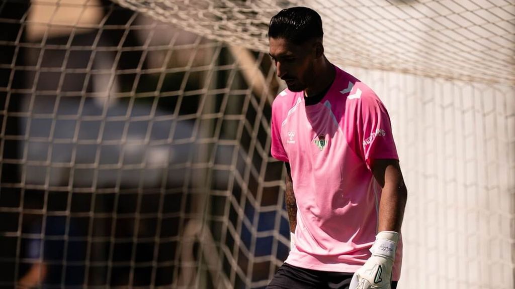 Álvaro Valles, en su entrevista con Betis TV desde la pretemporada