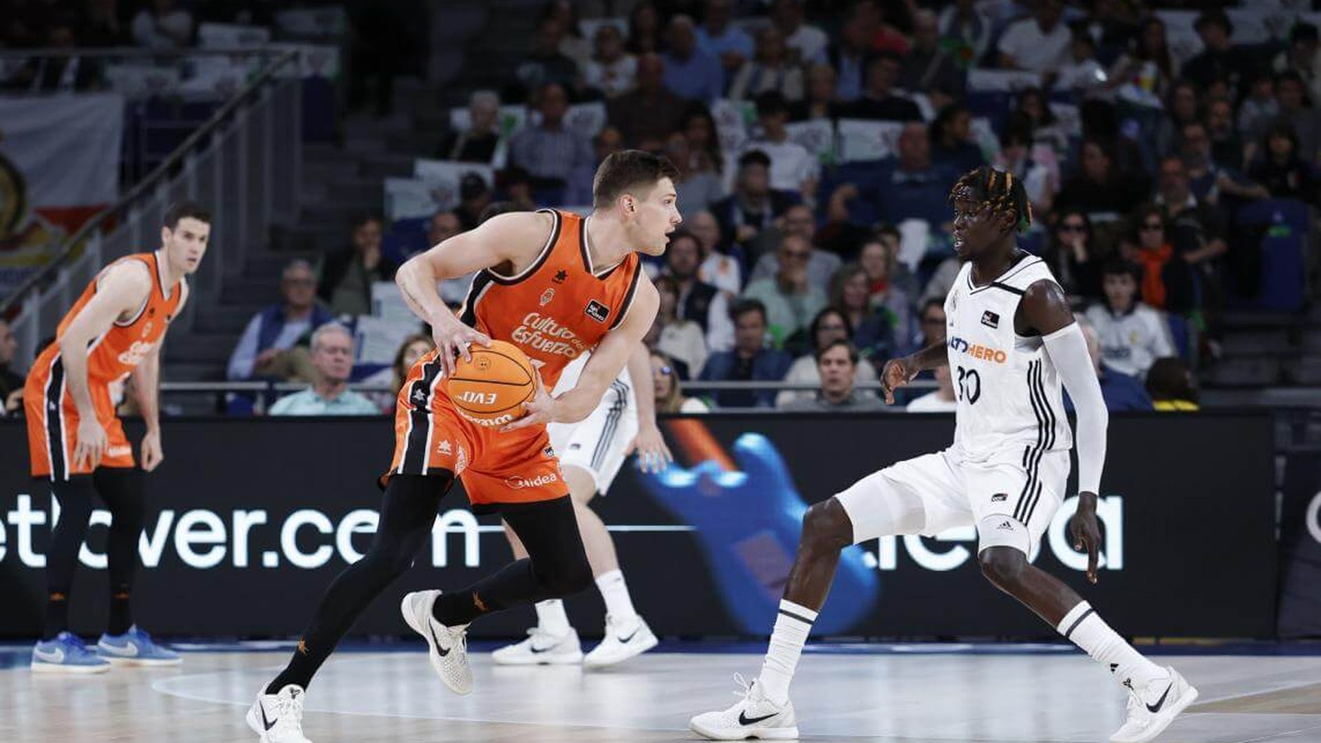 real_madrid___valencia_basket.jpg real_madrid___valencia_basket.jpg