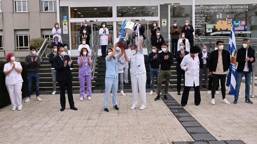 La Real ofrece la Copa a los sanitarios que luchan contra la pandemia