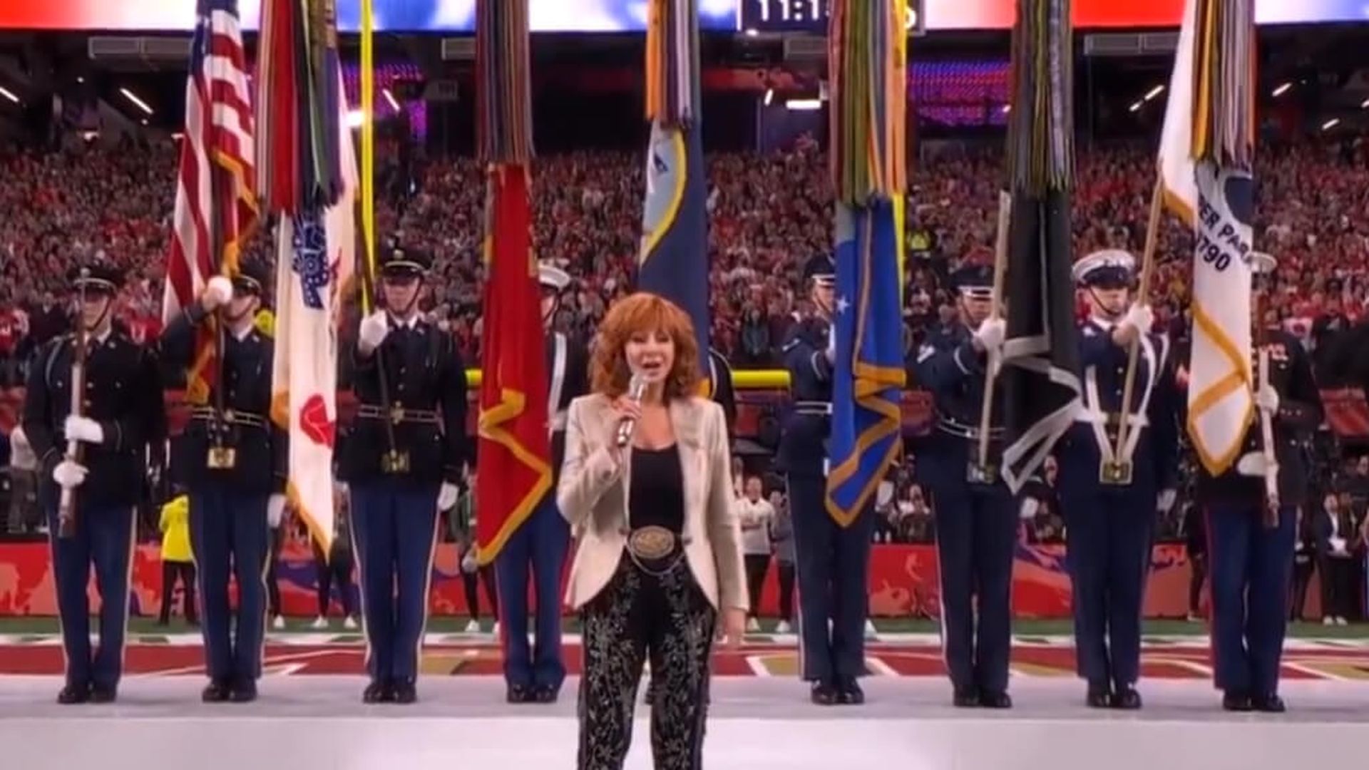 reba_mcentire_entona_el_himno_inicial_en_la_super_bowl_2024__collinrugg_001.jpg