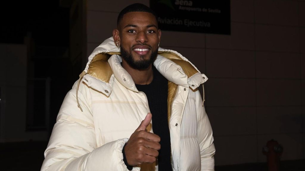 Reine Adelaide llega a San Pablo para fichar por el Sevilla