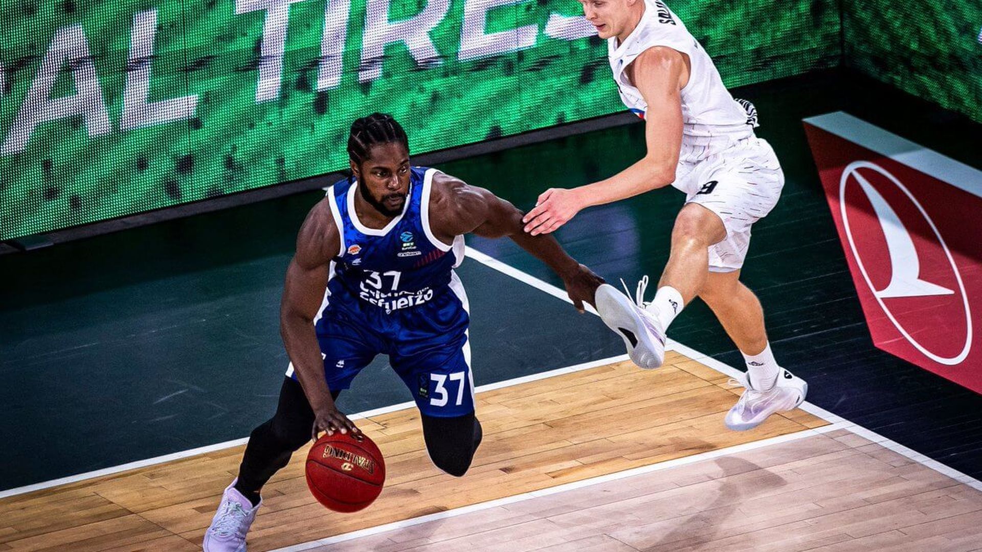 remontada_y_victoria_en_rumania_del_valencia_basket_96_105.jpeg remontada_y_victoria_en_rumania_del_valencia_basket_96_105.jpeg