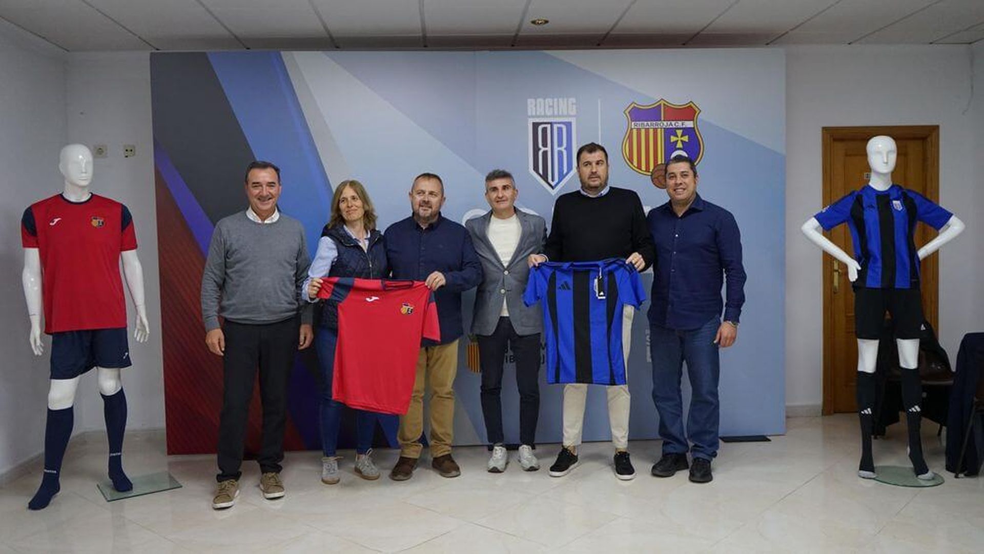 renace_unido_el_futbol_en_riba_roja_003.jpg renace_unido_el_futbol_en_riba_roja_003.jpg