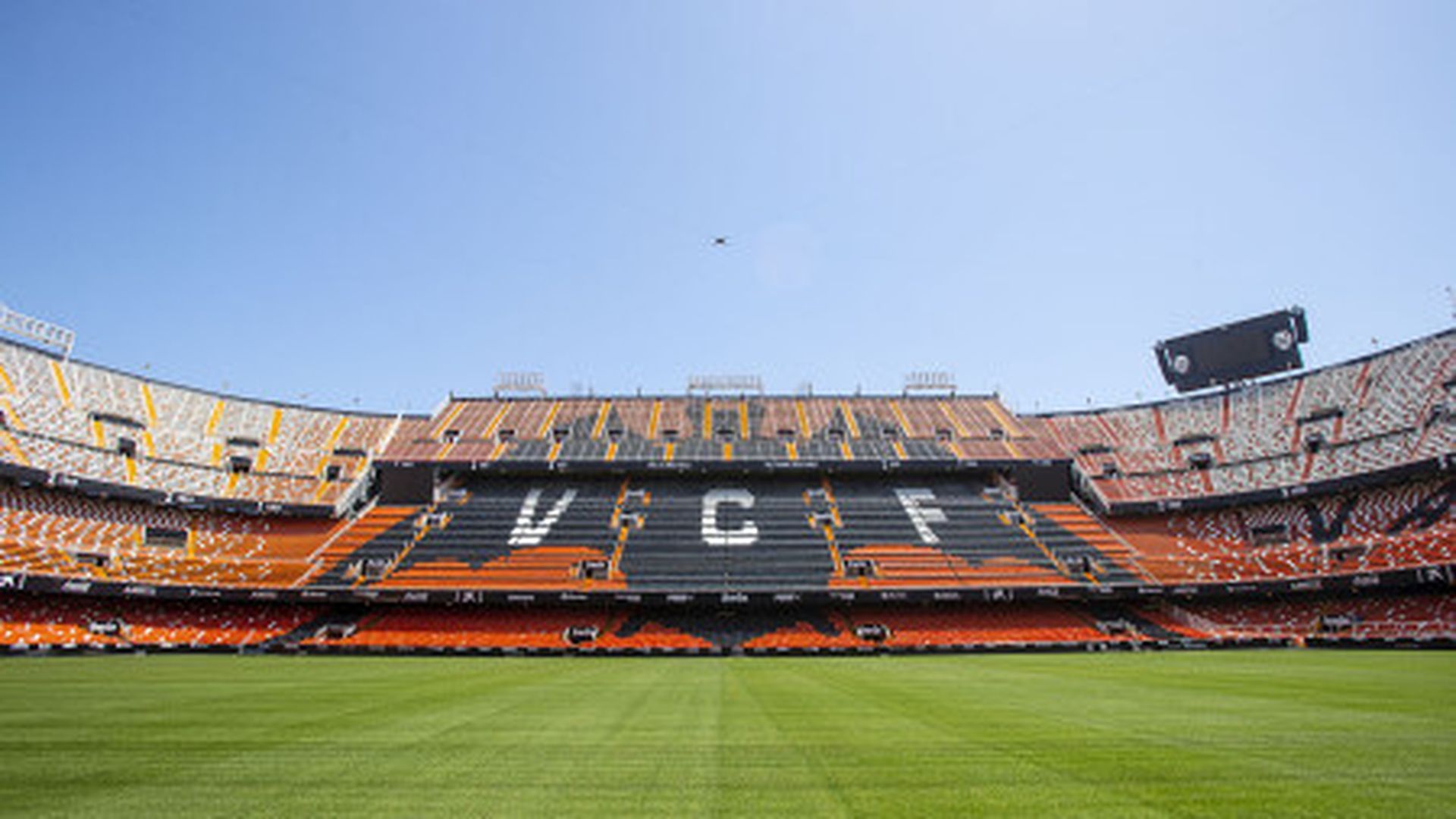 renovacion_del_cesped_de_mestalla_este_verano_001.jpg