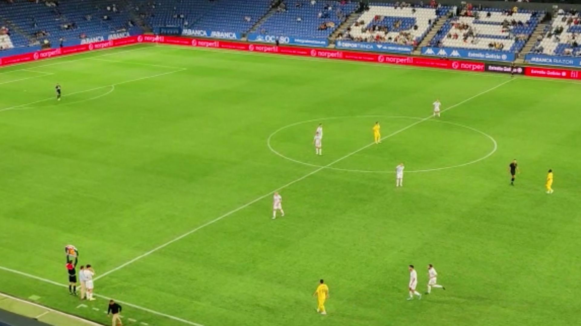 riazor_ovaciona_a_alvaro_trilli_en_su_regreso_a_un_terreno_de_juegopng.png riazor_ovaciona_a_alvaro_trilli_en_su_regreso_a_un_terreno_de_juegopng.png