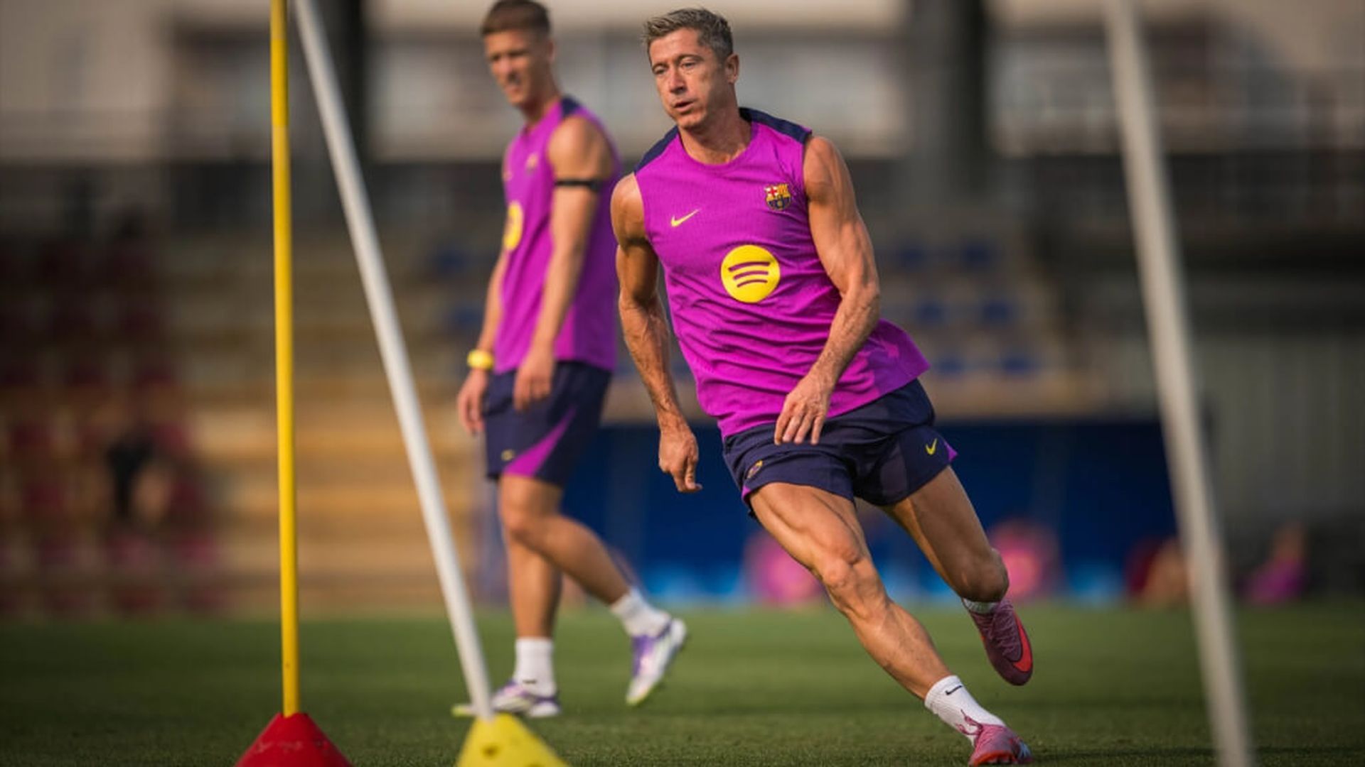 robert_lewandowski_en_el_entrenamiento_del_fc_barcelona_foto_europa_press.jpg