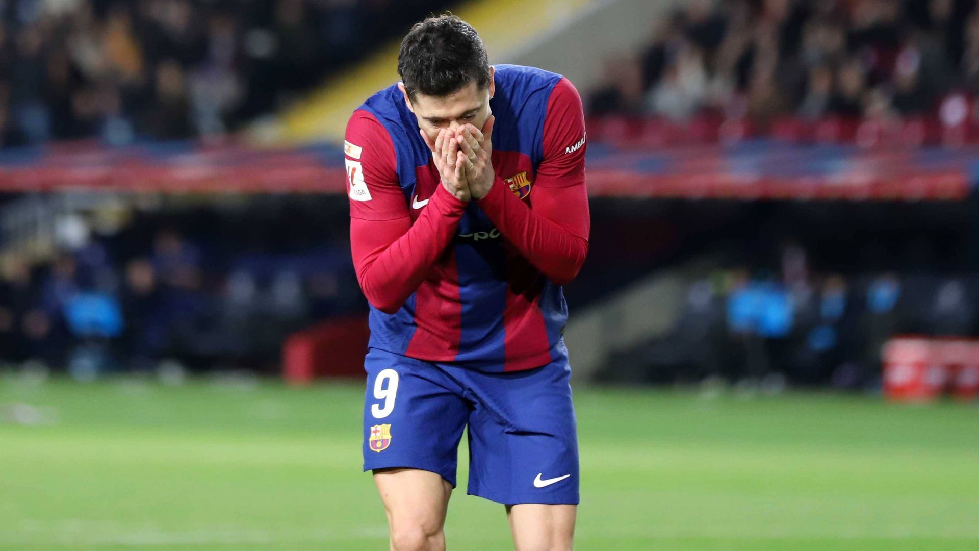 robert_lewandowski_se_lamenta_de_una_ocasion_en_el_barcelona_girona_foto_cordon_press_001.jpg robert_lewandowski_se_lamenta_de_una_ocasion_en_el_barcelona_girona_foto_cordon_press_001.jpg