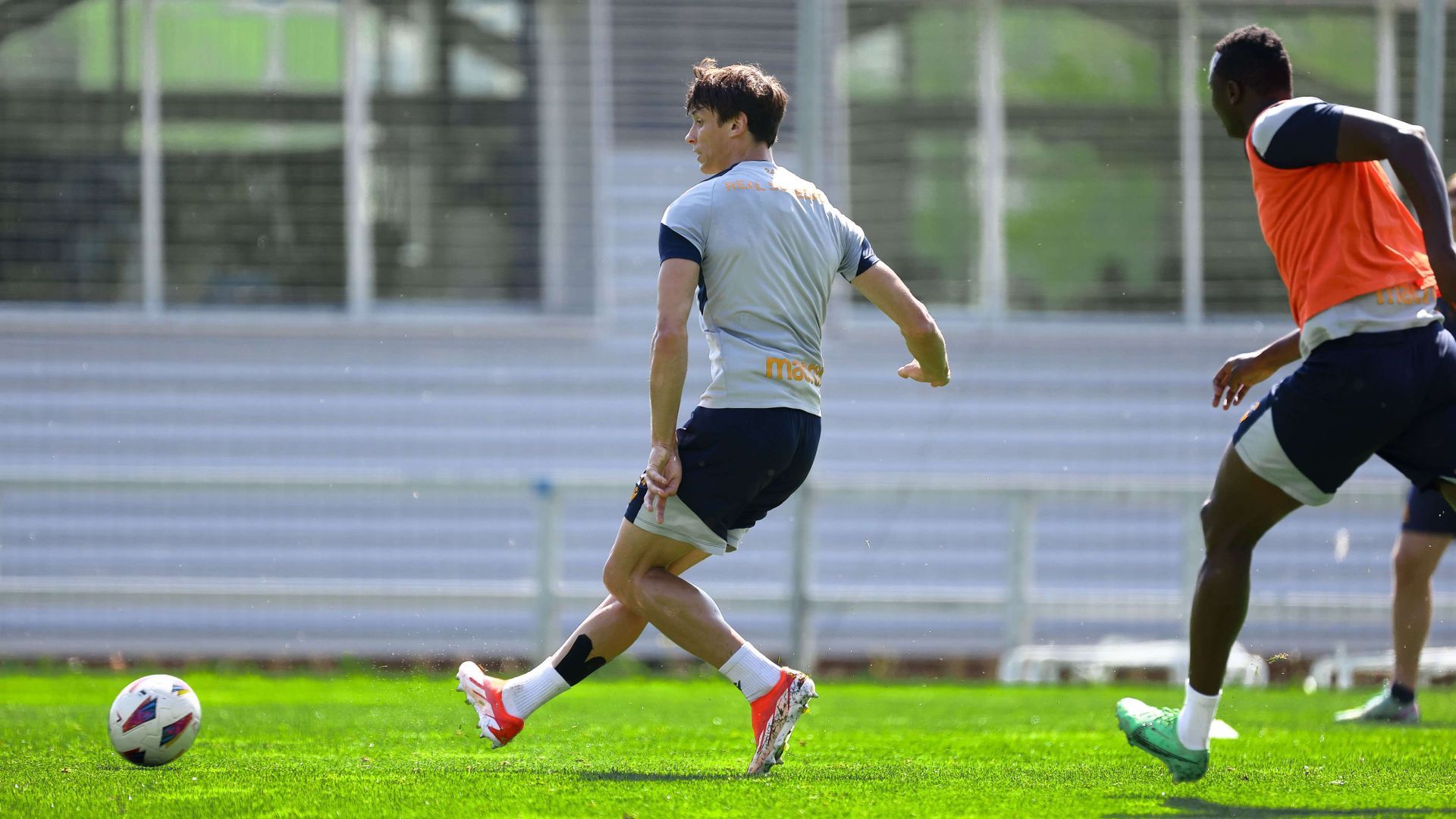robin_le_normand_en_un_entrenamiento_en_zubieta_foto_real_sociedad.jpg