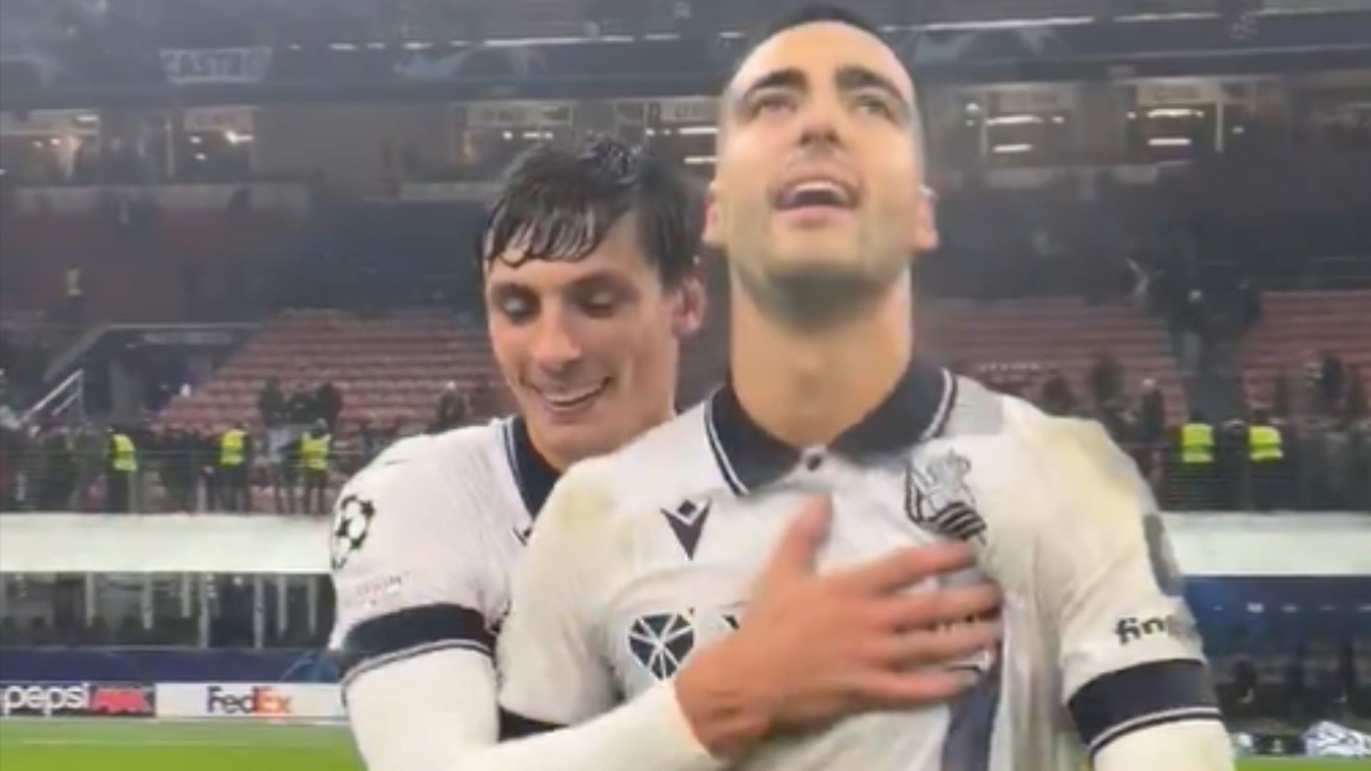 robin_le_normand_y_mikel_merino_tras_el_partido_ante_el_inter_de_milan__realsociedad.jpg robin_le_normand_y_mikel_merino_tras_el_partido_ante_el_inter_de_milan__realsociedad.jpg