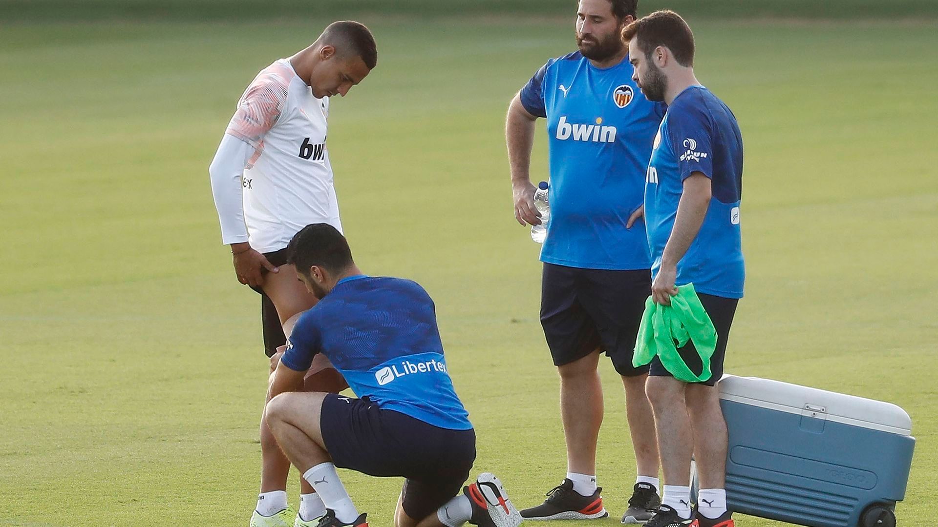 rodrigo_termina_la_sesion_con_un_vendaje_en_el_muslo_foto_david_gonzalez.jpg rodrigo_termina_la_sesion_con_un_vendaje_en_el_muslo_foto_david_gonzalez.jpg