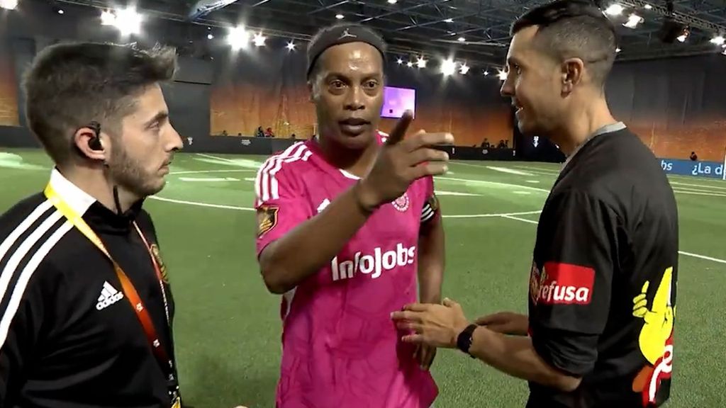 (Mediaset) Ronaldinho se niega a tirar un penalti a lo ‘KingsLeague’: “Yo no voy a estar corriendo, ¿estás loco?”