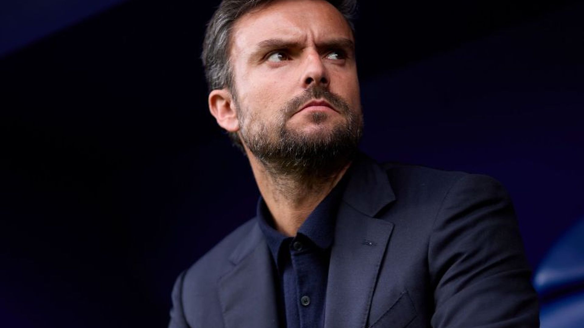 ruben_albes_en_el_banquillo_del_sporting_antes_de_un_partido.PNG ruben_albes_en_el_banquillo_del_sporting_antes_de_un_partido.PNG