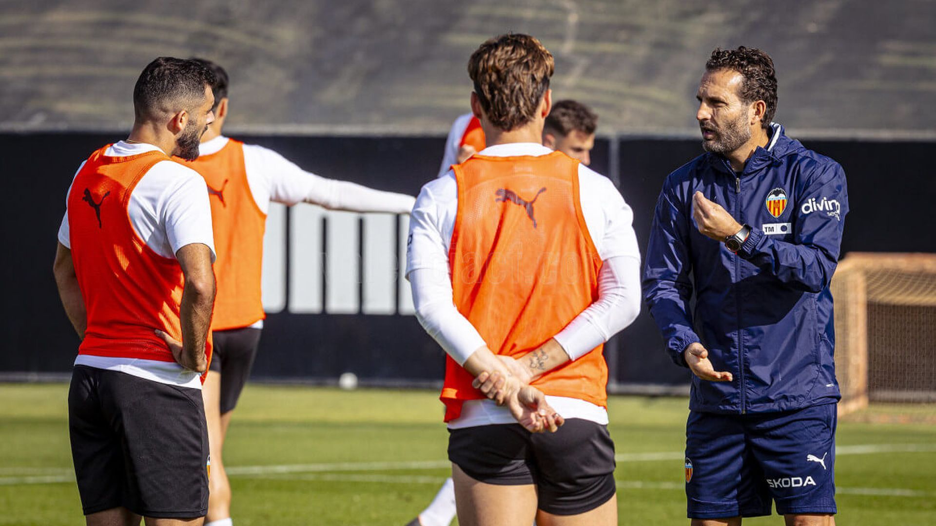 ruben_baraja_en_un_entrenamiento_del_valencia_cf_foto_vcf.jpg ruben_baraja_en_un_entrenamiento_del_valencia_cf_foto_vcf.jpg