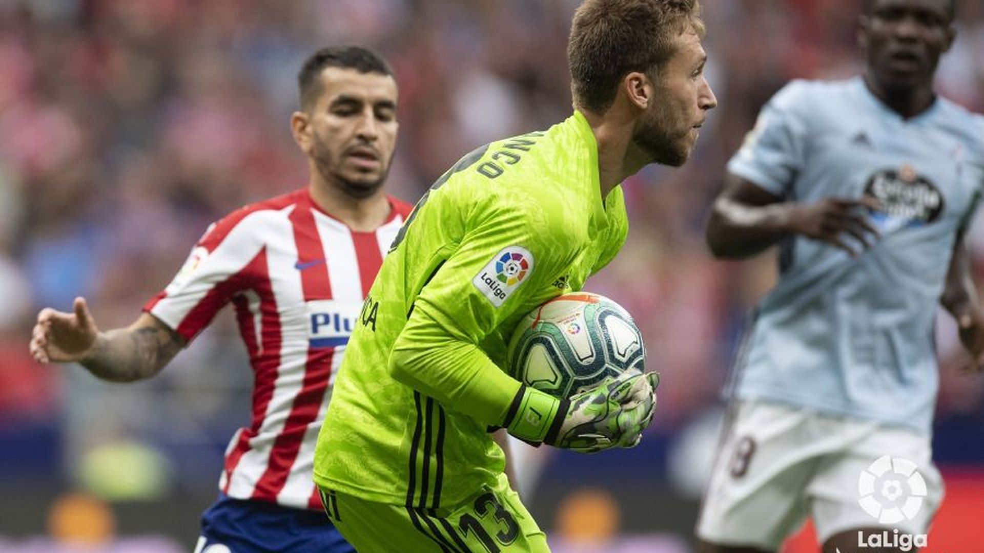 ruben_blanco_recoge_un_esferico_en_el_atletico_celta.jpeg