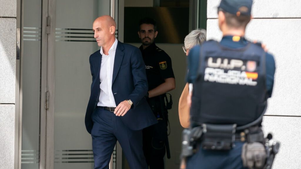 Luis Rubiales, dos años y medio de prisión: la petición de la fiscalía por el beso a Jenni Hermoso