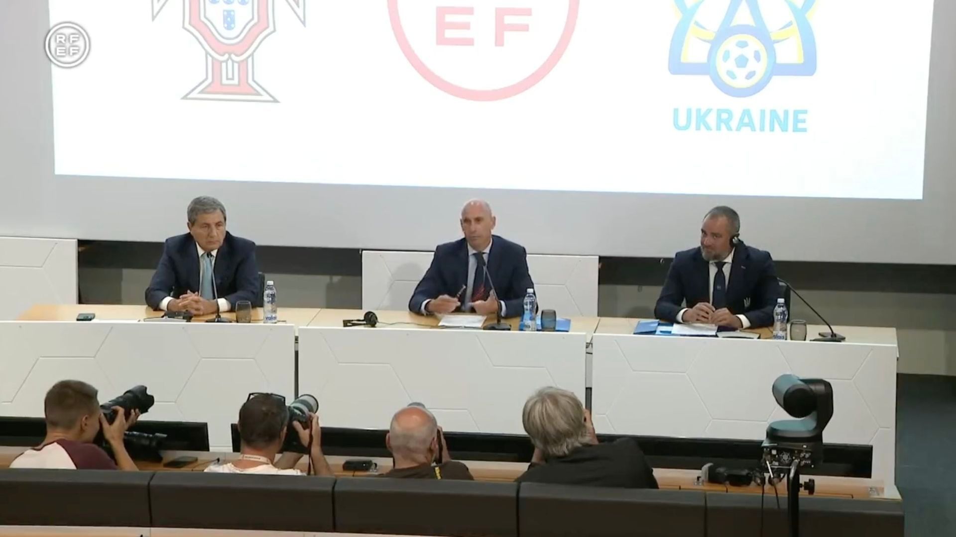 rubiales_junto_a_los_presidentes_de_la_federacion_portuguesa_y_ucraniana_001.png rubiales_junto_a_los_presidentes_de_la_federacion_portuguesa_y_ucraniana_001.png