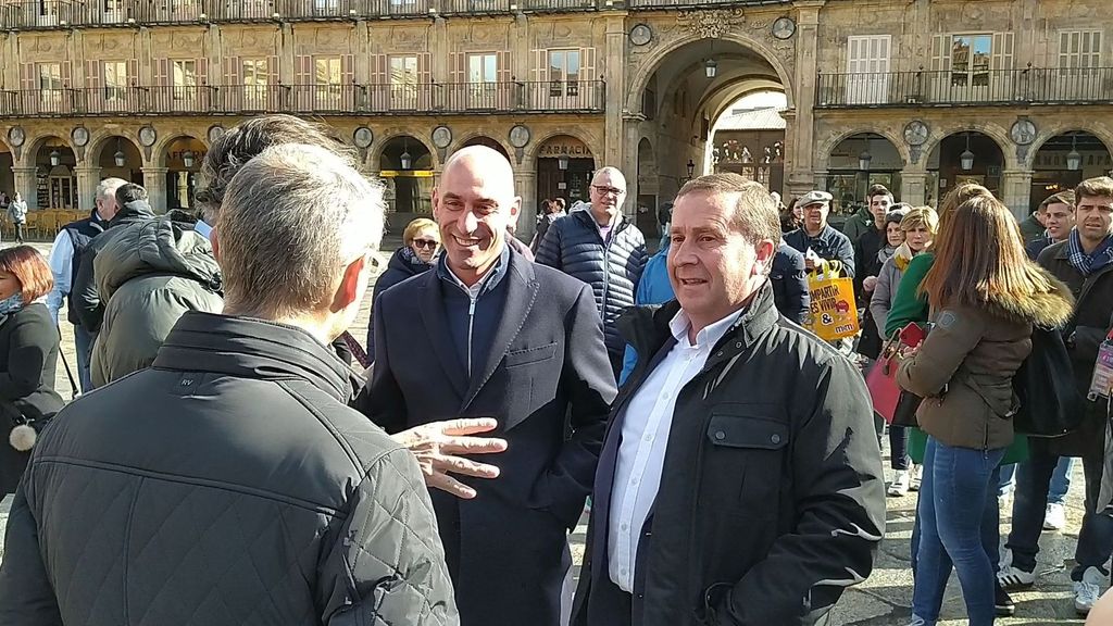 Así se vivió el día previo a la Supercopa de España femenina: Rubiales, junto a la afición de la Real