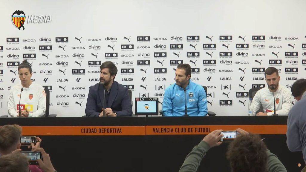 El Valencia CF se vuelca con los afectados en el incendio de Valencia