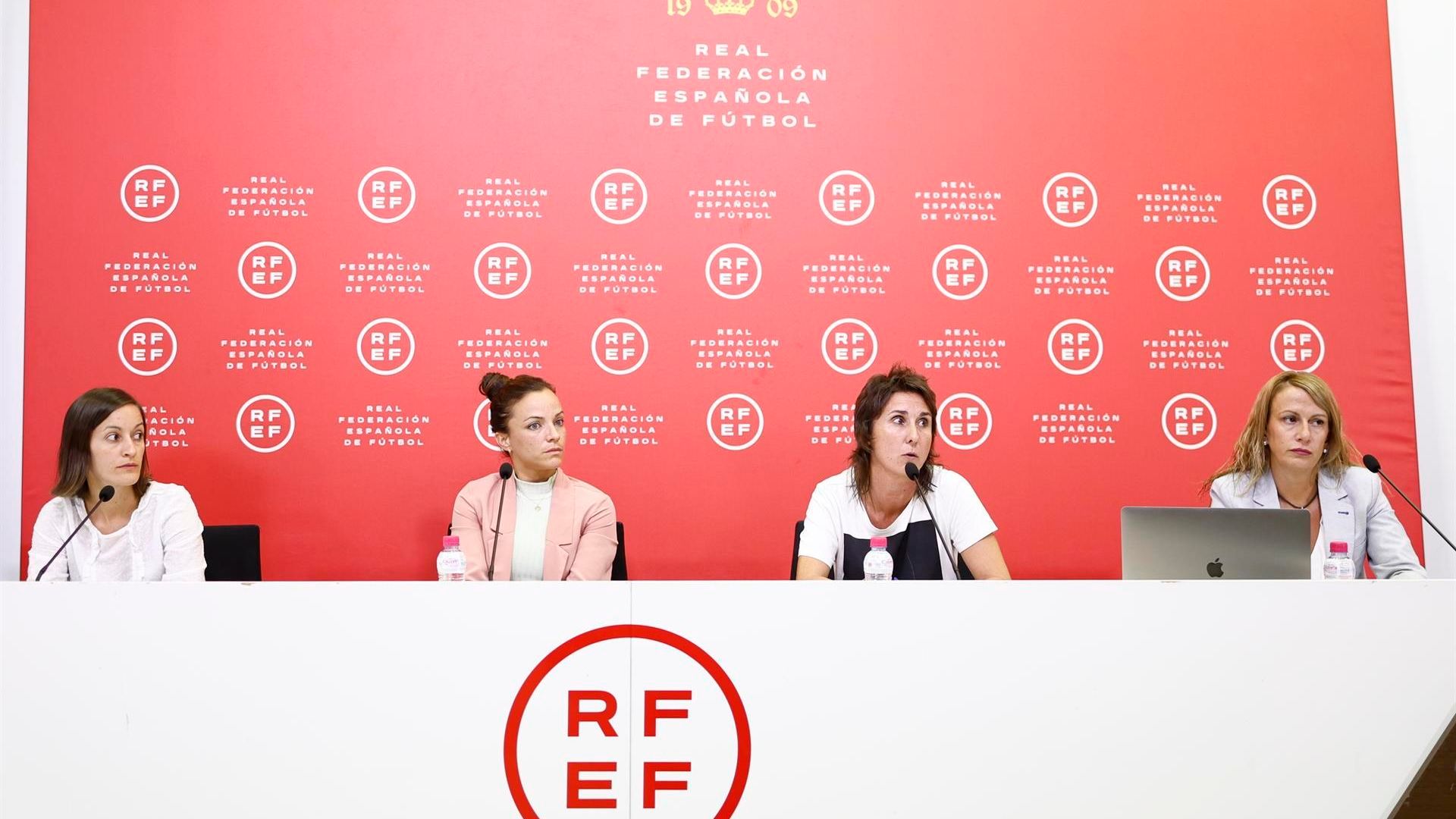 rueda_de_prensa_ofrecida_por_las_arbitras_de_la_primera_division_femenina.jpg rueda_de_prensa_ofrecida_por_las_arbitras_de_la_primera_division_femenina.jpg