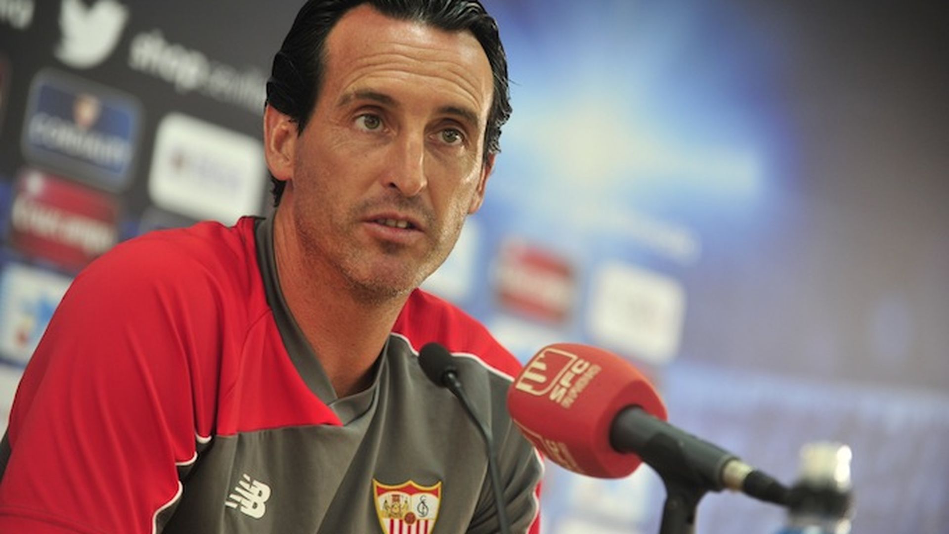 ruedaprensaemery04.jpg ruedaprensaemery04.jpg