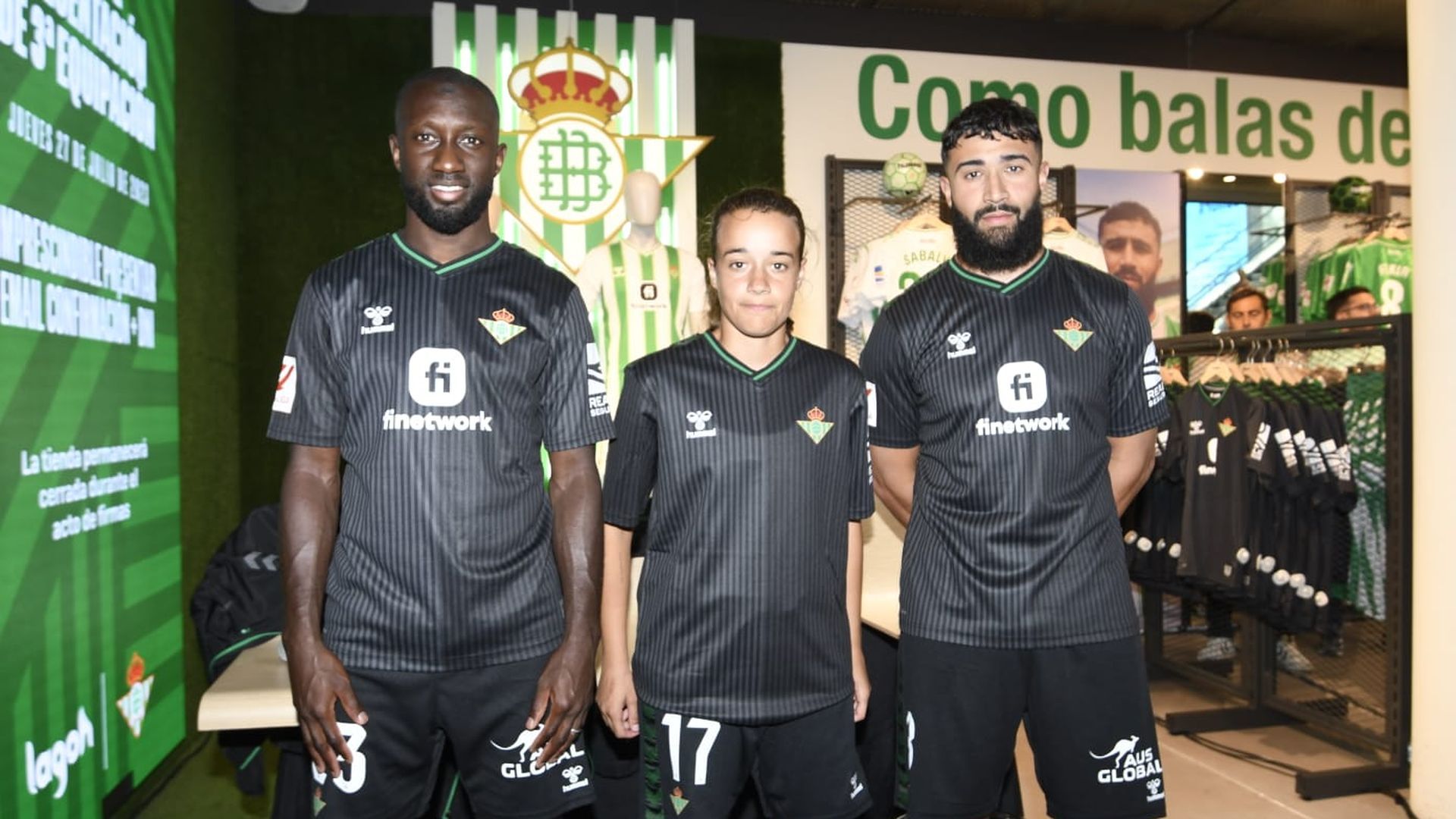 sabaly_rosa_y_fekir_presentan_la_tercera_equipacion_foto_kiko_hurtado.jpeg