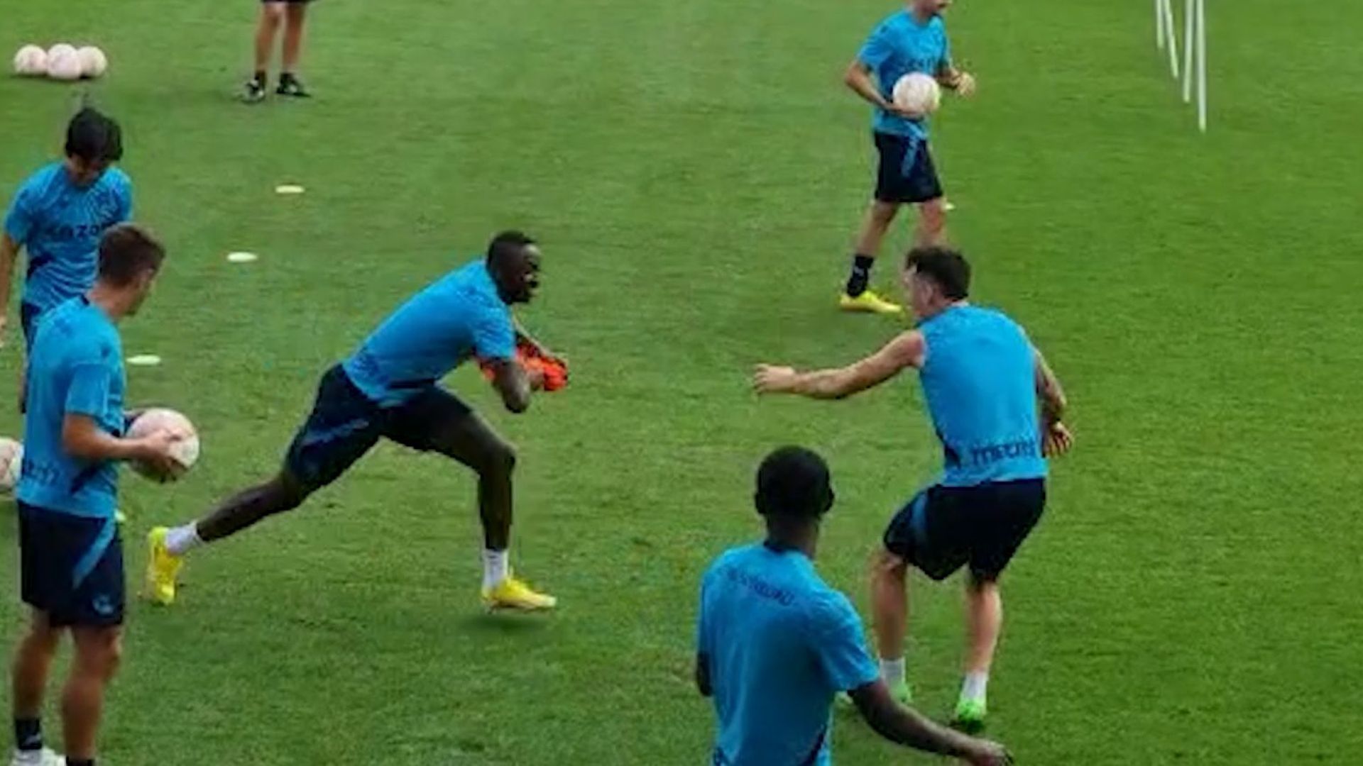 sadiq_en_el_entrenamientopng.png sadiq_en_el_entrenamientopng.png