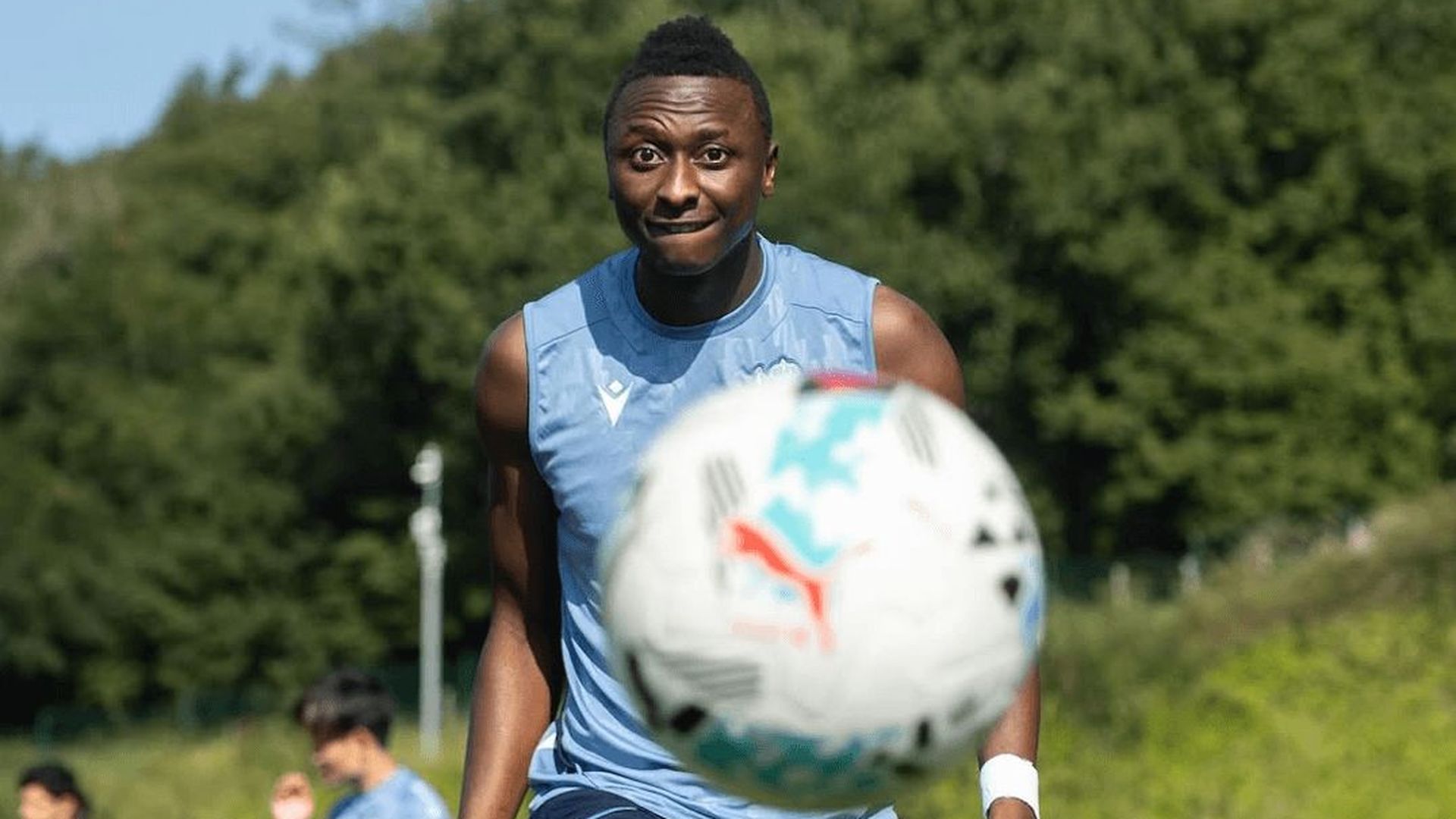 sadiq_umar_se_entrena_con_la_real_sociedad_foto_instagram_sadiq_001.png sadiq_umar_se_entrena_con_la_real_sociedad_foto_instagram_sadiq_001.png