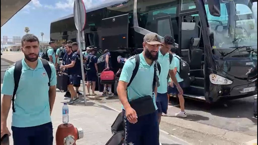 Salida de los jugadores del Betis para la pretemporada en Alemania
