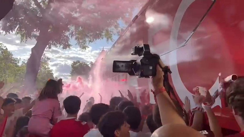 Real Betis-Sevilla: Salida del hotel del Sevilla rumbo al Benito Villamarín