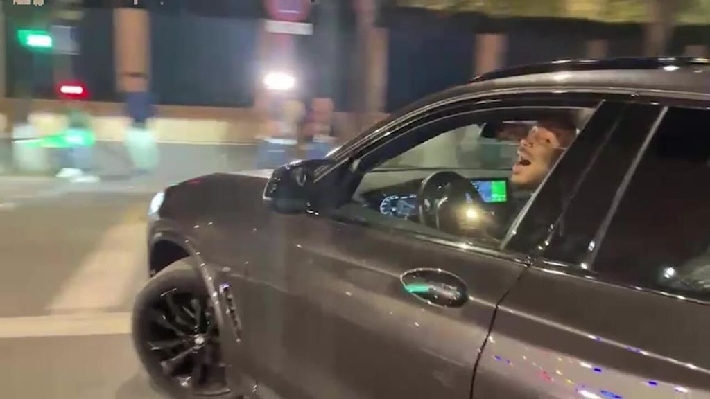 Natan, eufórico con el coche tras la victoria del Betis en el derbi: "Vamos, carajo"