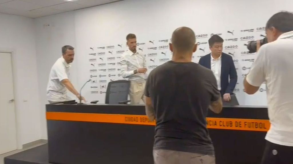 Samu Castillejo firma con el Valencia