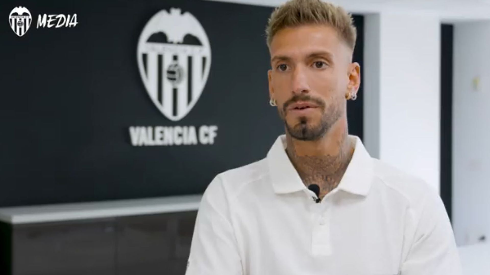 samu_castillejo_habla_para_los_mediospng.png