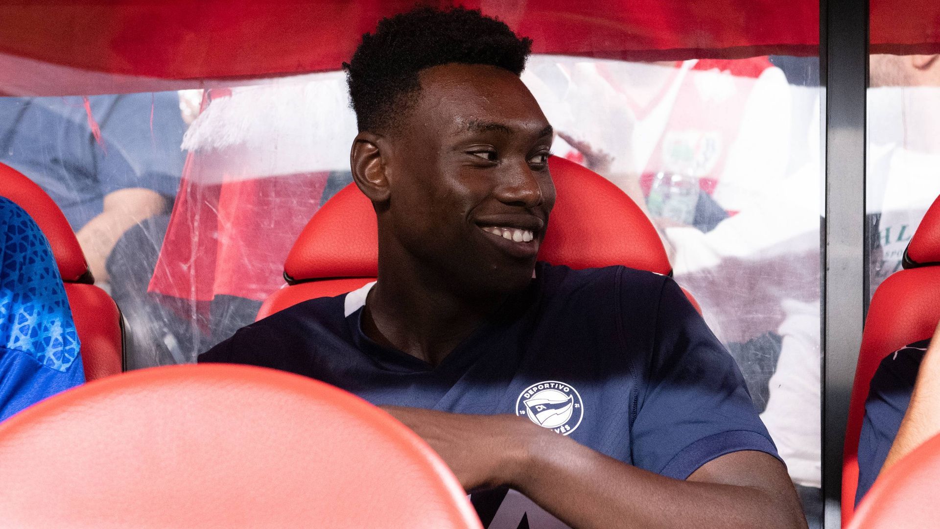 samu_omorodion_en_el_banquillo_en_un_partido_del_deportivo_alaves.jpg samu_omorodion_en_el_banquillo_en_un_partido_del_deportivo_alaves.jpg