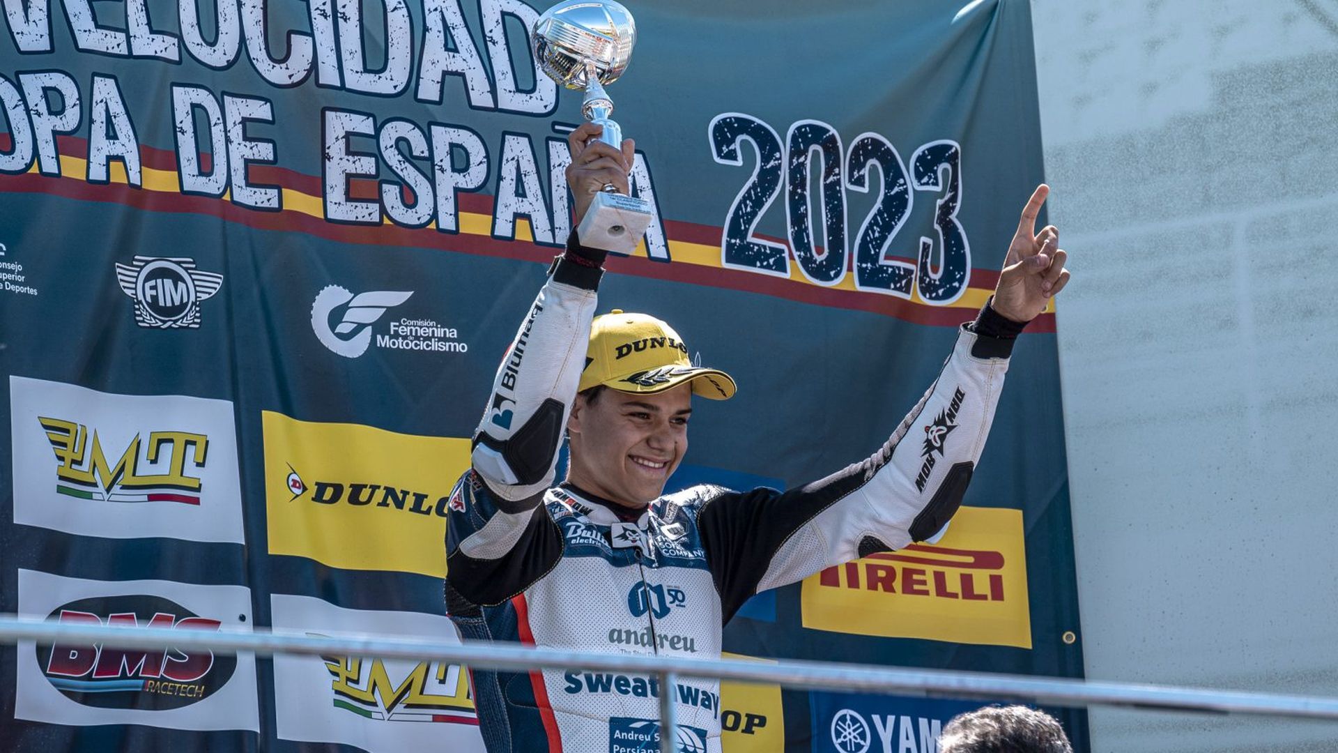 samuel_diaz_en_el_podio_como_ganador_en_la_copa_de_espana_de_superbikes_foto_copa_de_e.jpg samuel_diaz_en_el_podio_como_ganador_en_la_copa_de_espana_de_superbikes_foto_copa_de_e.jpg