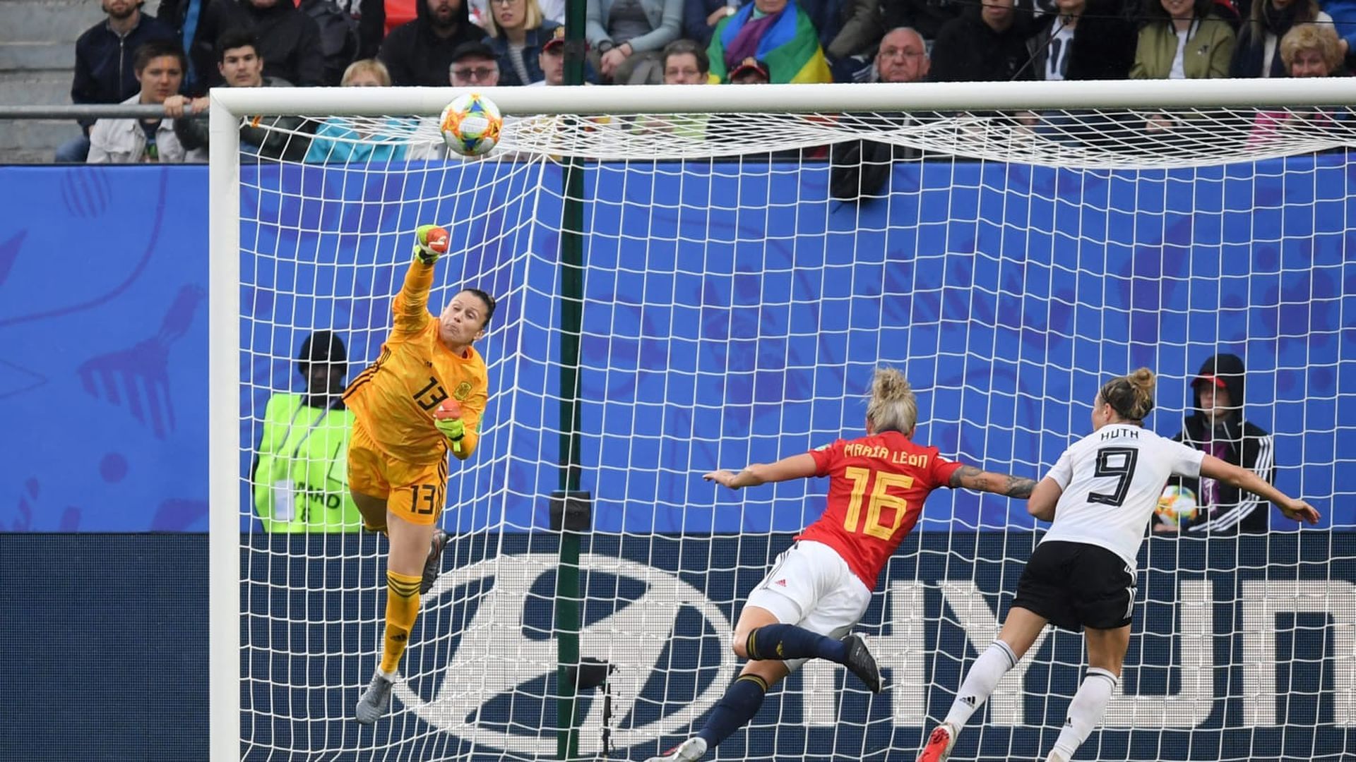 sandra_panos_despeja_un_balon_durante_el_partido_ante_alemania__001.jpg sandra_panos_despeja_un_balon_durante_el_partido_ante_alemania__001.jpg