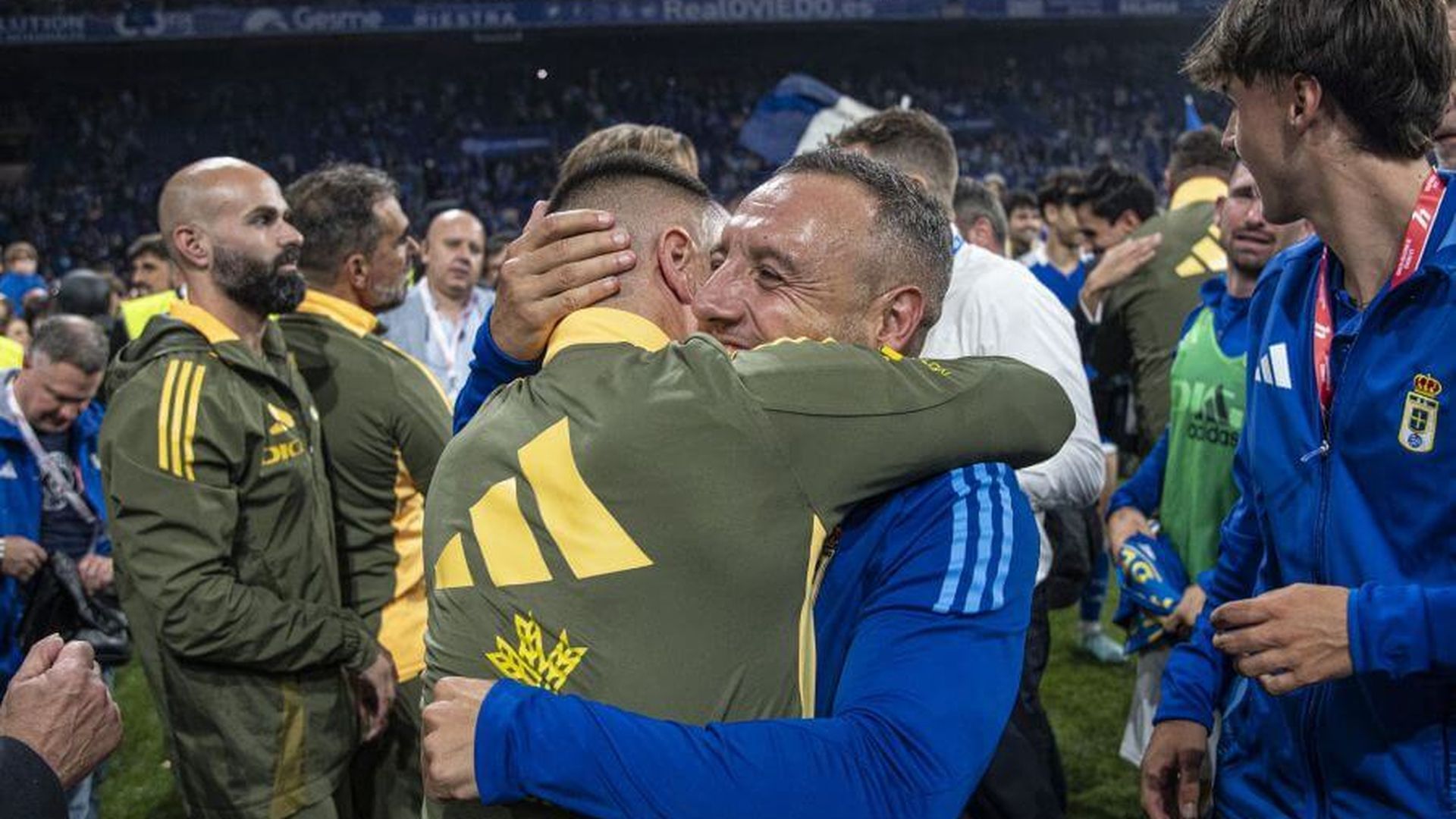 santi_cazorla_tras_el_ascenso_del_real_oviedo_foto_laliga_001.jpeg
