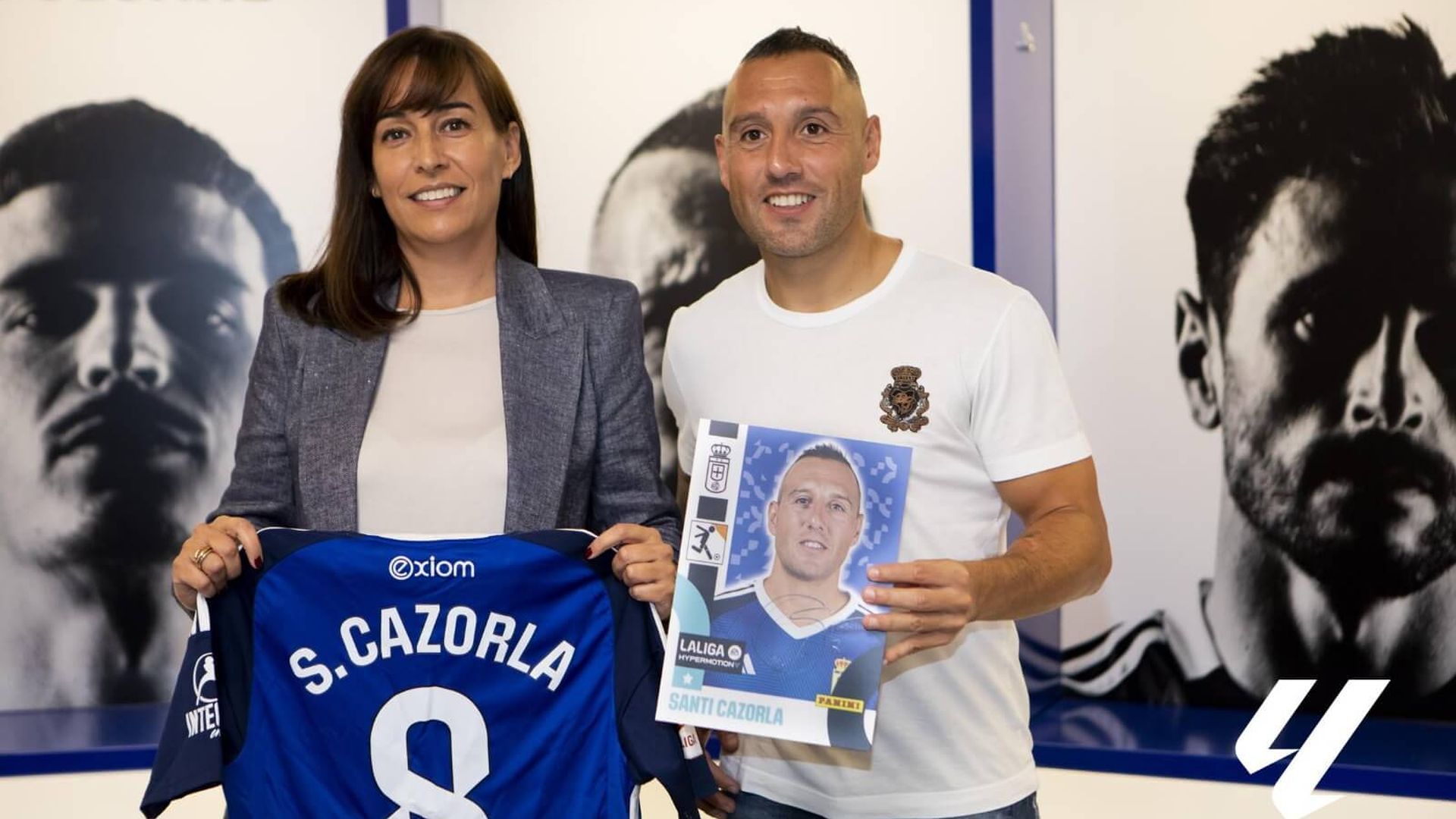 santi_cazorla_y_la_camiseta_con_la_que_debuto_el_ano_pasado_en_el_oviedo_001.jpeg