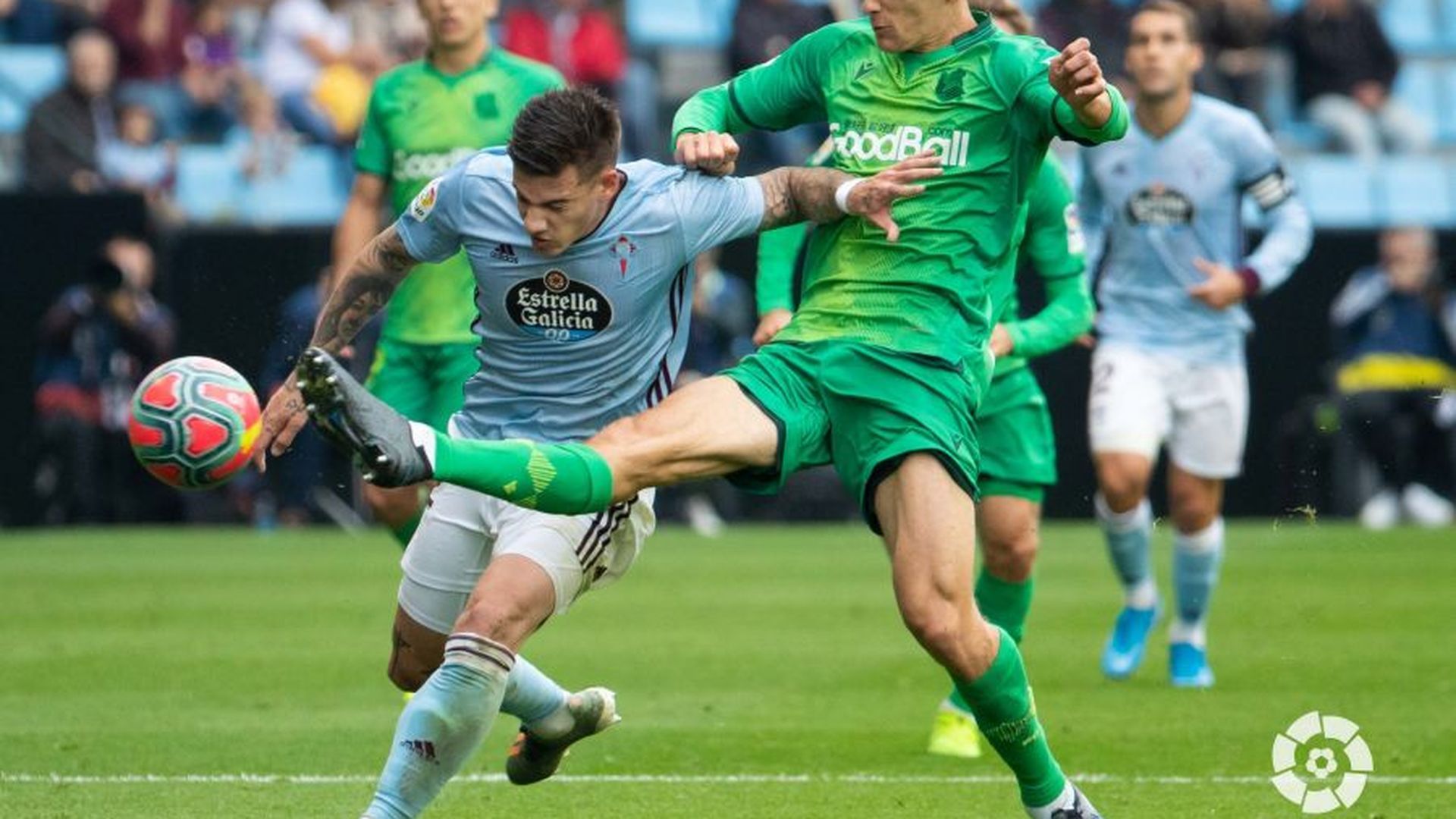 santi_mina_pugna_por_un_balon_en_el_celta_real_sociedad_foto_laliga_001.jpeg
