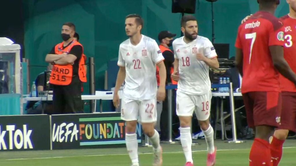 (MEDIASET) Del susto al gol: Sarabia, protagonista con su gesto tranquilizador tras el primero de España