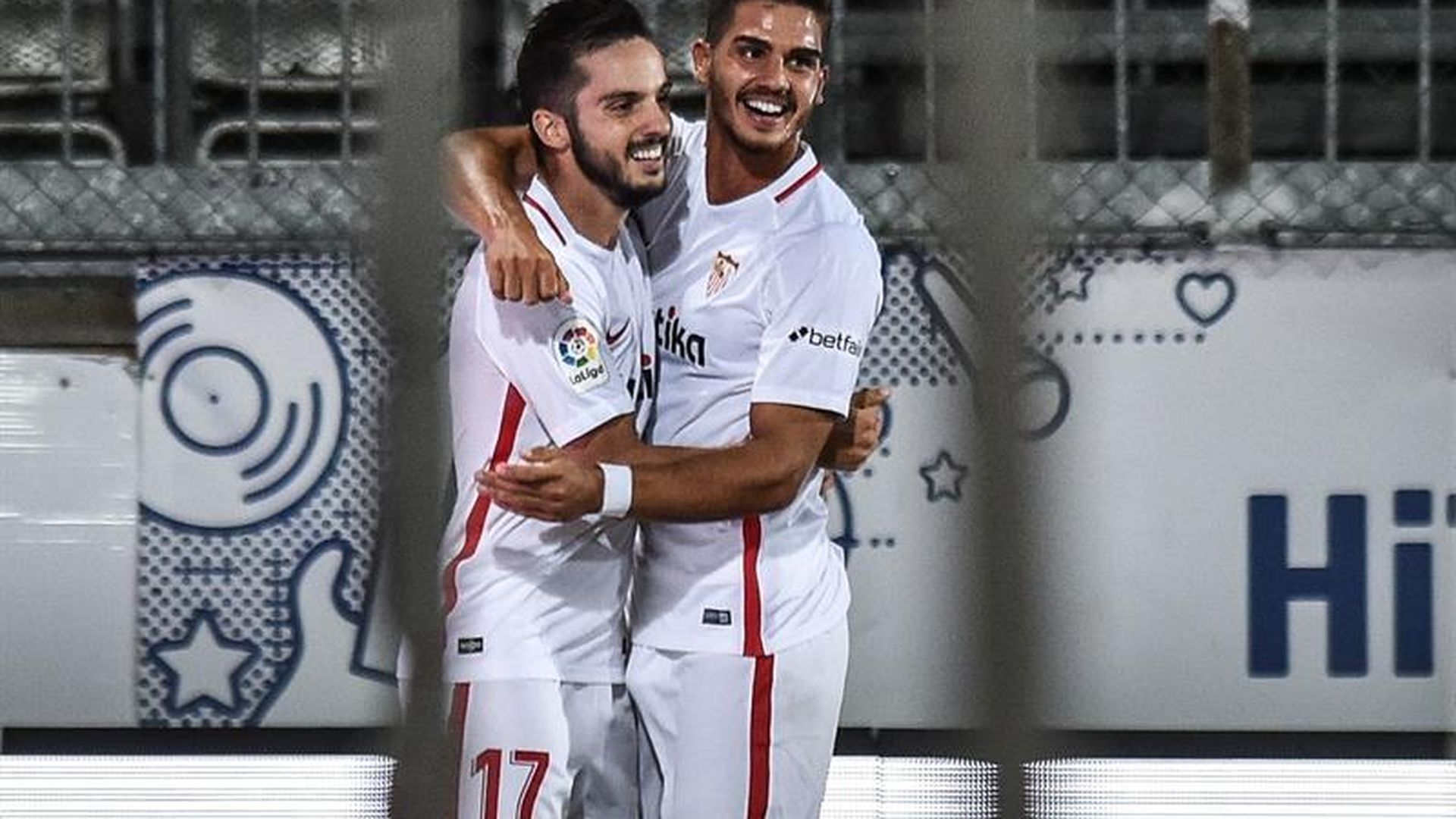 sarabia_y_andre_silva_en_olomuc_001.jpg