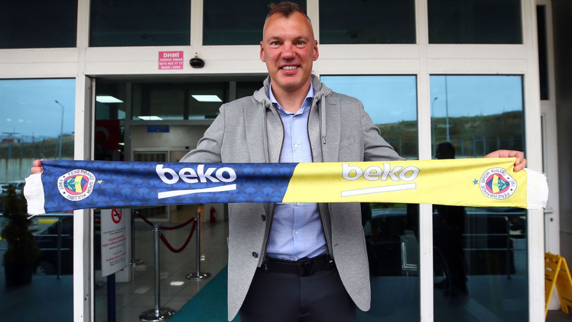 sarunas_jasikevicius_nuevo_entrenador_del_fenerbahce__fbbasketbol_001.jpg sarunas_jasikevicius_nuevo_entrenador_del_fenerbahce__fbbasketbol_001.jpg