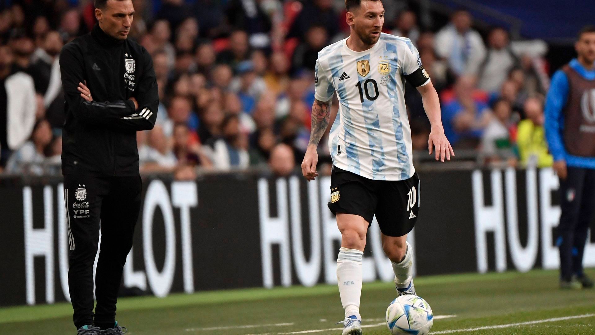 scaloni_observa_a_messi_jugar_en_un_partido_de_argentinafoto_cordon_press_001.jpg