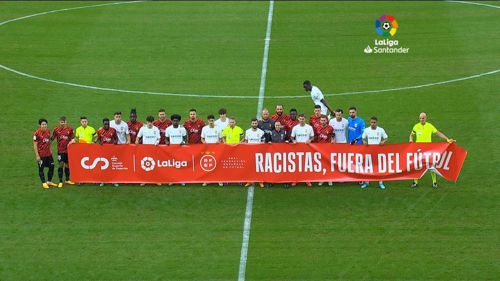 Mallorca - Valencia: Diakhaby no posa con la pancarta contra el racismo